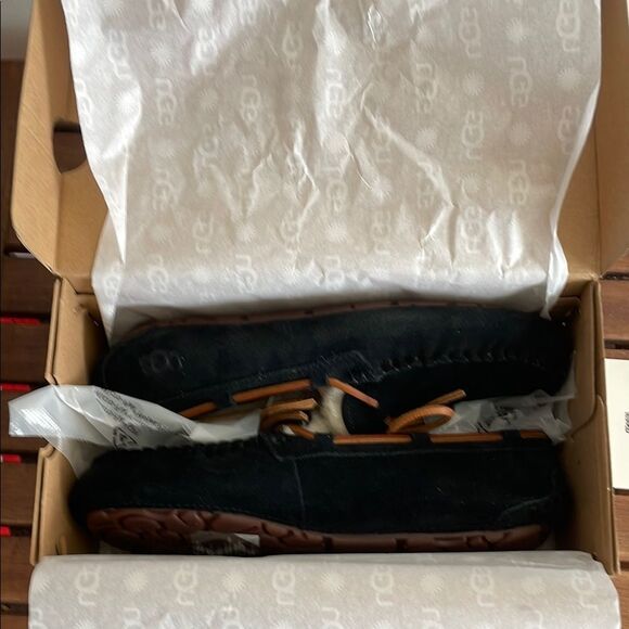 UGG Women's Dakota Slippers Black USA Women Size 7/UK 5/EU 38 - Picture 12 of 12